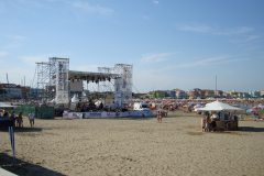 The-stage-by-the-beach-3