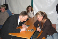 28-Ronny-signatures-a-card-for-a-girl-sm