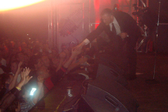 Ronny-shaking-hands-with-the-crowd