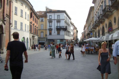 06-Ronny-walks-through-Piacenza