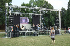 10-The-stage