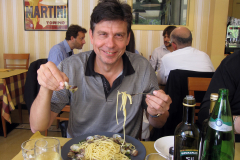Sven-eating-pasta