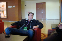 19.-Sven-in-the-hotel-lobby-before-driving-to-the-venue