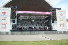 25.-Setting-up-the-stage-for-soundcheck