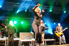 58.-Kim-Wilde-on-stage