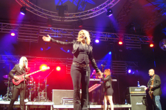 60.-Kim-Wilde-on-stage