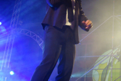 The-Twins-on-stage-13