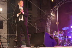 The-Twins-on-stage-17